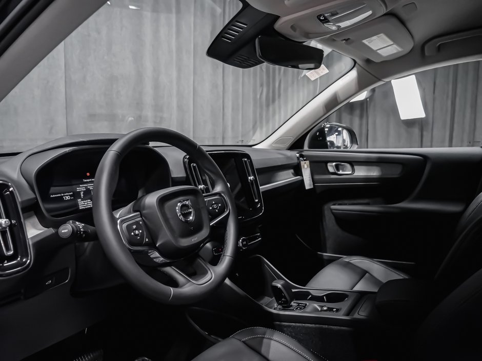 2026 Volvo XC40 Core (Dark Theme)-5