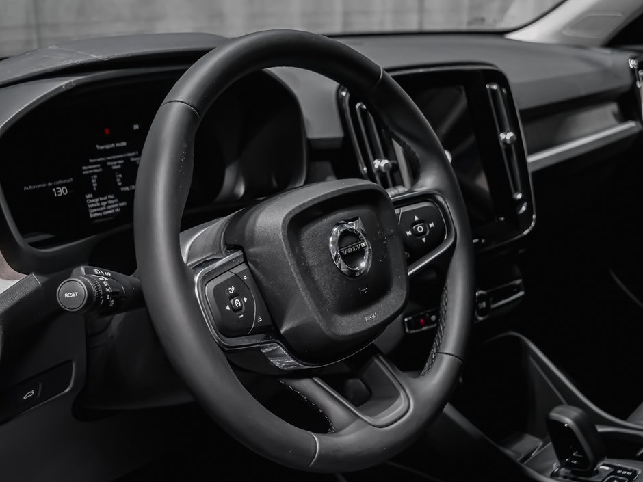 2026 Volvo XC40 Core (Dark Theme)-7
