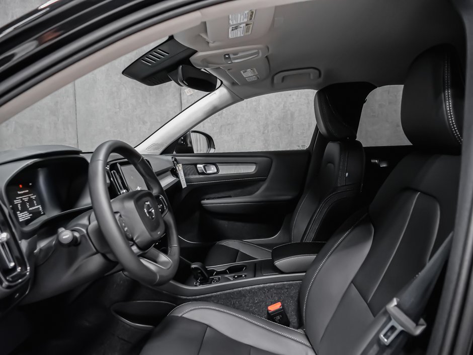 2026 Volvo XC40 Core (Dark Theme)-9