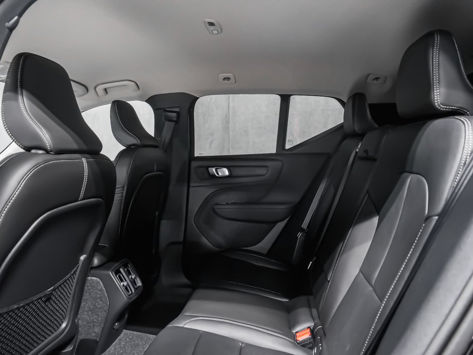 2026 Volvo XC40 Core (Dark Theme)-10