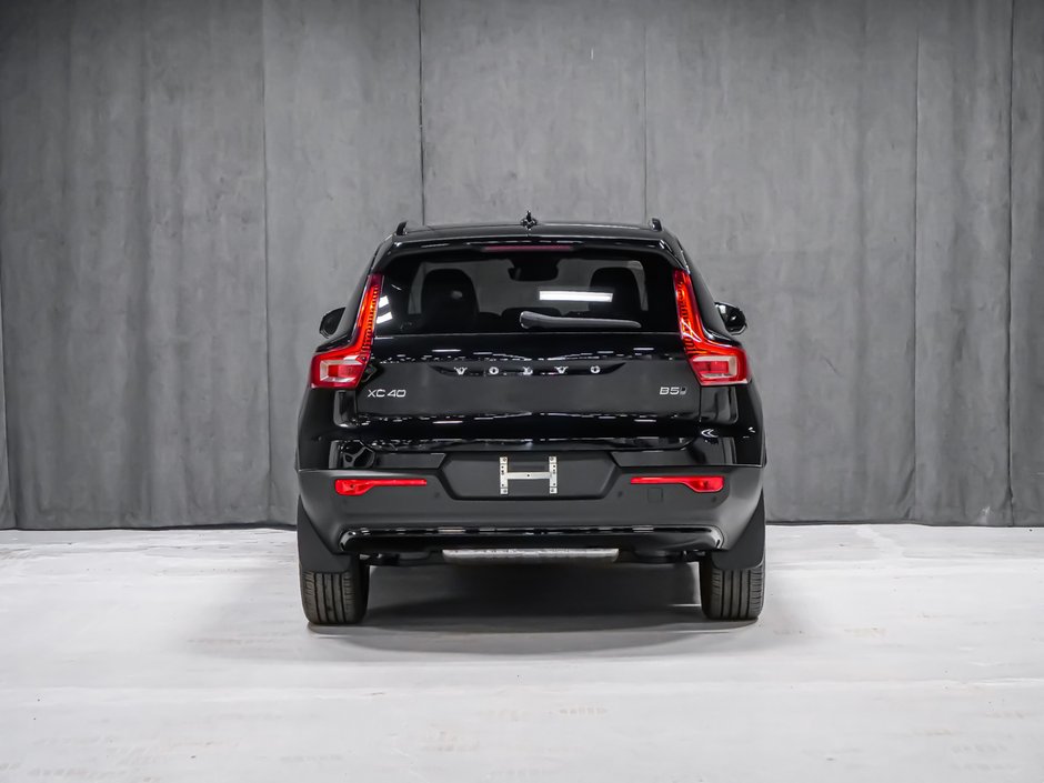 2026 Volvo XC40 Core (Dark Theme)-4