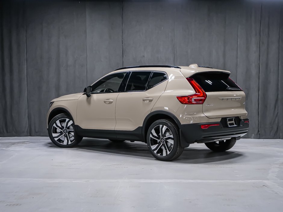 Volvo XC40 Plus (Dark Theme) 2026-3