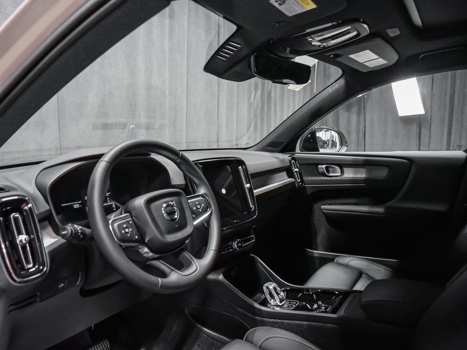 Volvo XC40 Plus (Dark Theme) 2026-5