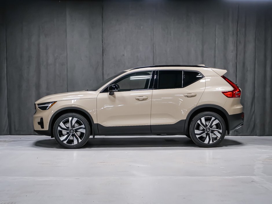 Volvo XC40 Plus (Dark Theme) 2026-2