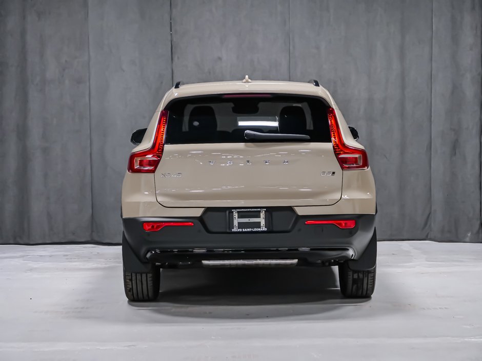 Volvo XC40 Plus (Dark Theme) 2026-4