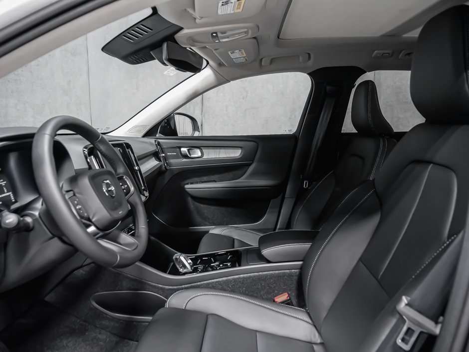2026 Volvo XC40 Ultra (Dark Theme)-10
