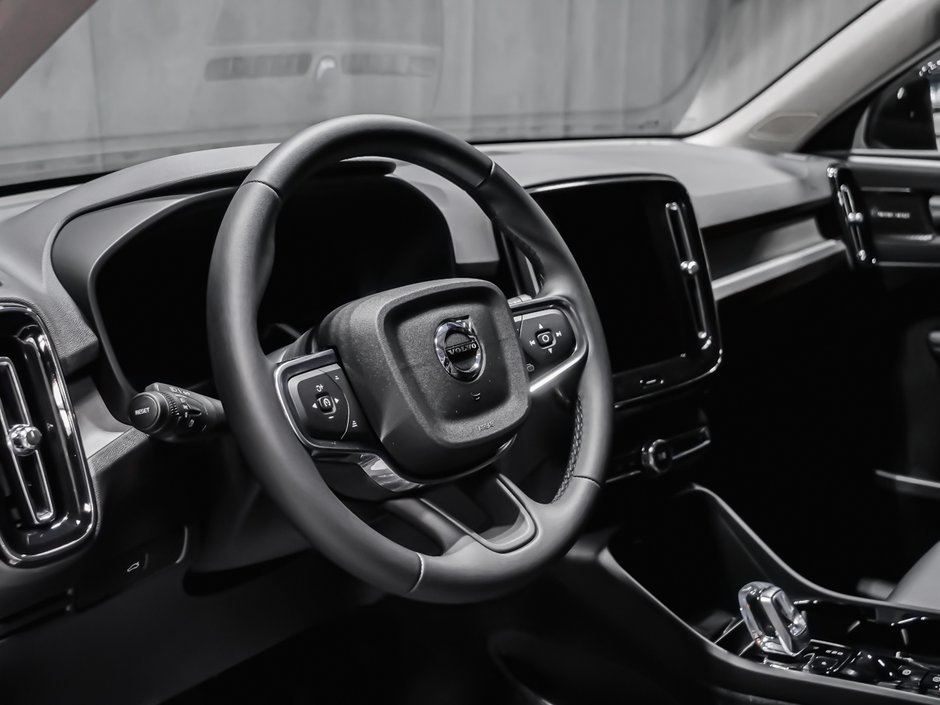 2026 Volvo XC40 Ultra (Dark Theme)-7