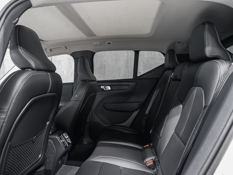 2026 Volvo XC40 Ultra (Dark Theme)-11