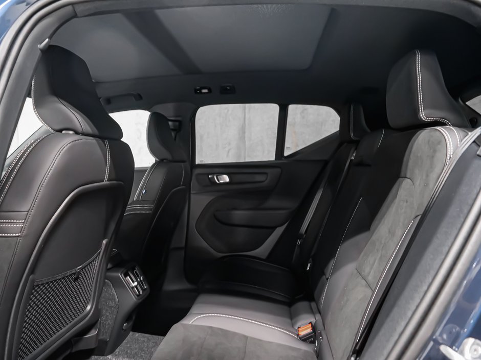 Volvo XC40 Ultra Black Edition 2026-11
