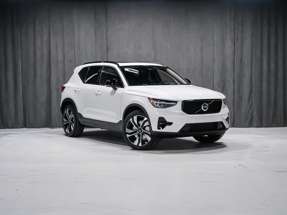 Volvo XC40 Plus (Dark Theme) 2026-2