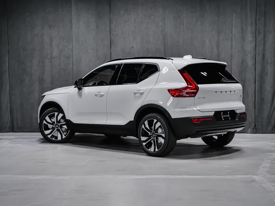 Volvo XC40 Plus (Dark Theme) 2026-3