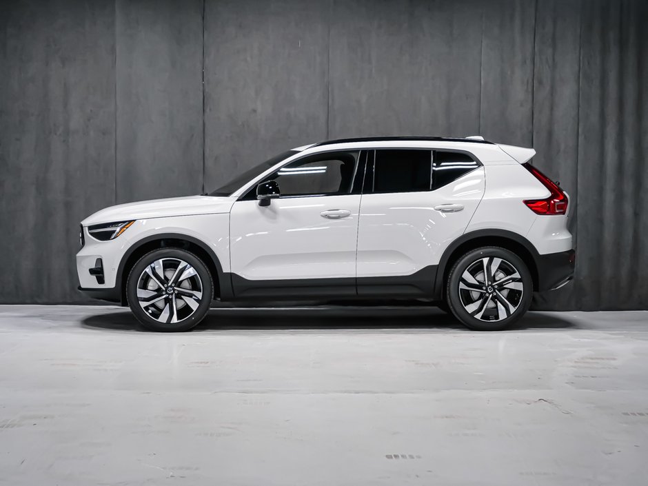 Volvo XC40 Plus (Dark Theme) 2026-2