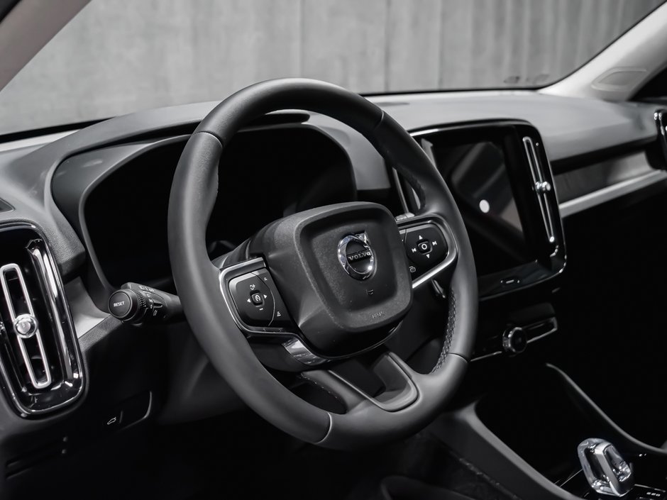 Volvo XC40 Ultra (Dark Theme) 2026-6
