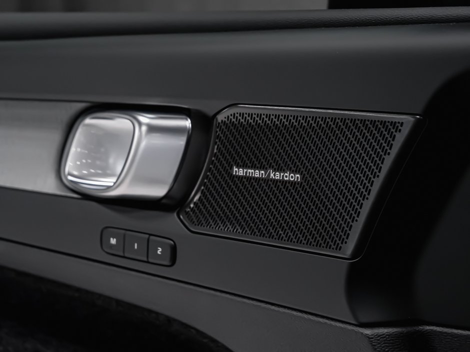 Volvo XC40 Ultra (Dark Theme) 2026-8