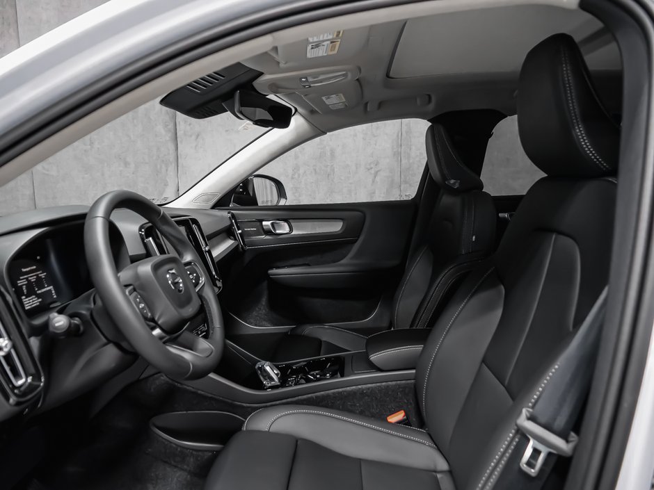 Volvo XC40 Ultra (Dark Theme) 2026-9