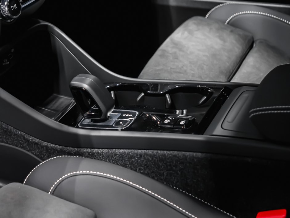 2026 Volvo XC40 Plus (Dark Theme)-6