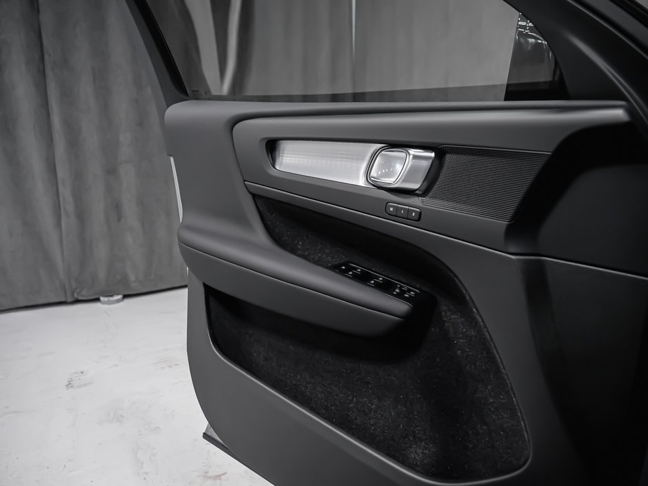 2026 Volvo XC40 Plus (Dark Theme)-8
