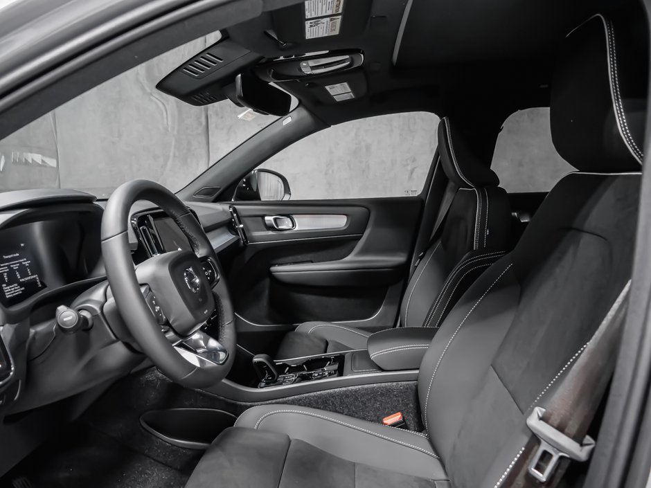 2026 Volvo XC40 Plus (Dark Theme)-9