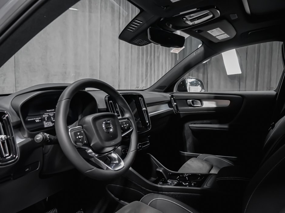 2026 Volvo XC40 Plus (Dark Theme)-5