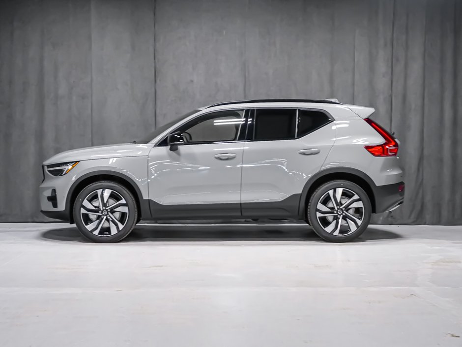 2026 Volvo XC40 Plus (Dark Theme)-2