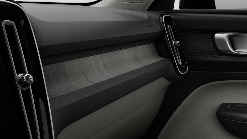 2026 Volvo XC40 Plus (Dark Theme)-8