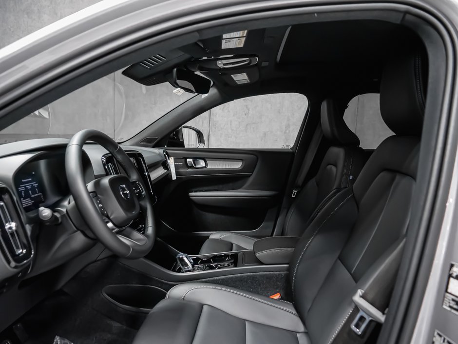 Volvo XC40 Ultra (Dark Theme) 2026-10