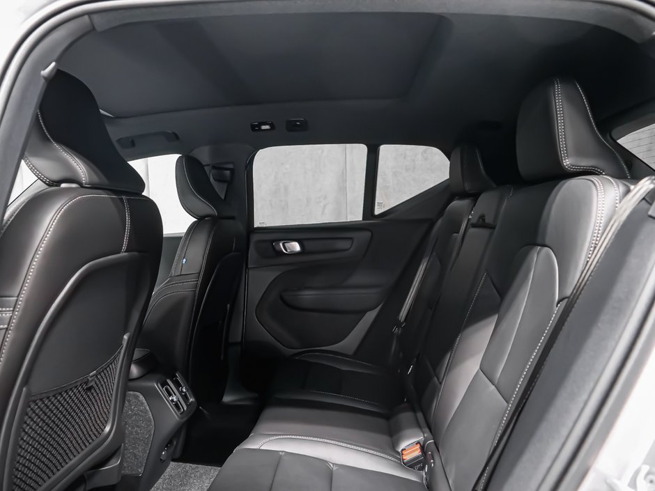 Volvo XC40 Ultra (Dark Theme) 2026-11