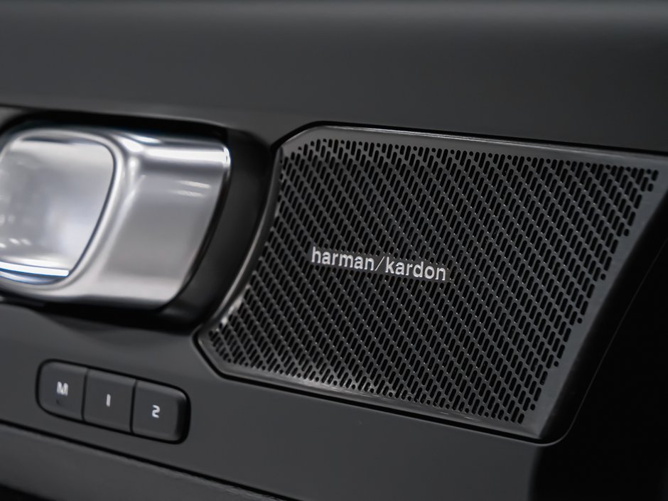 Volvo XC40 Ultra (Dark Theme) 2026-9