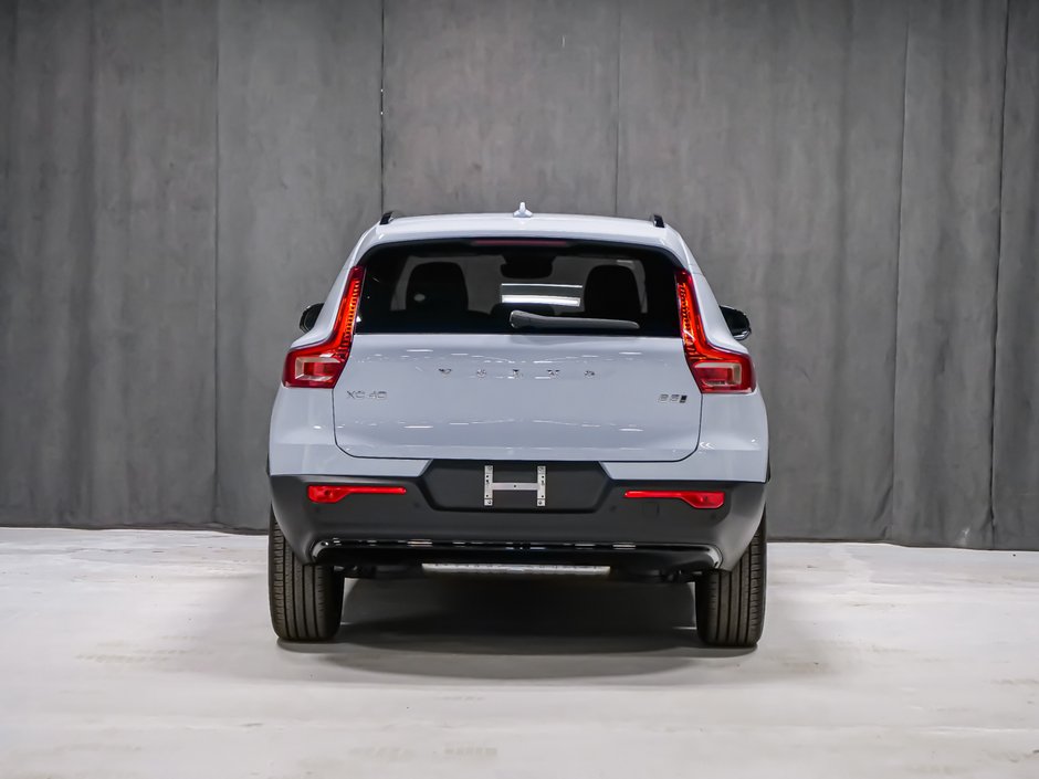 Volvo XC40 Plus (Dark Theme) 2026-4