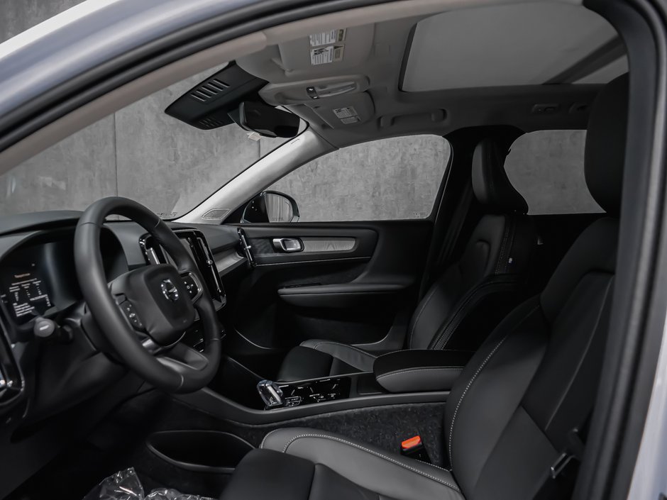 Volvo XC40 Plus (Dark Theme) 2026-9