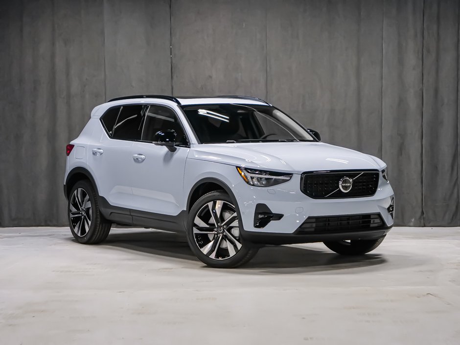 Volvo XC40 Plus (Dark Theme) 2026-1