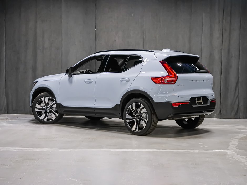 Volvo XC40 Plus (Dark Theme) 2026-3