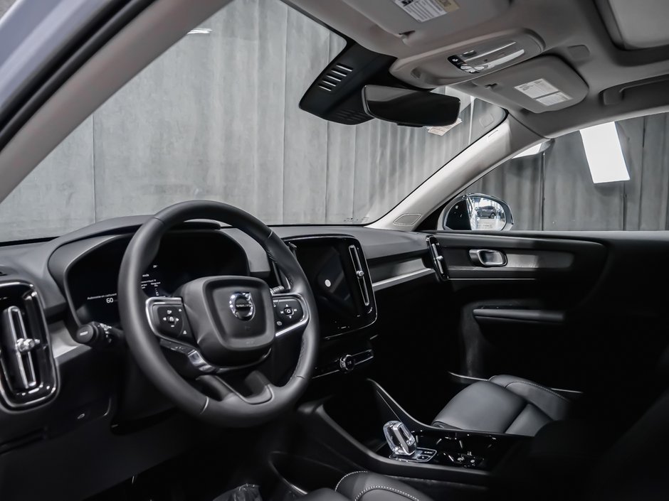 Volvo XC40 Plus (Dark Theme) 2026-5