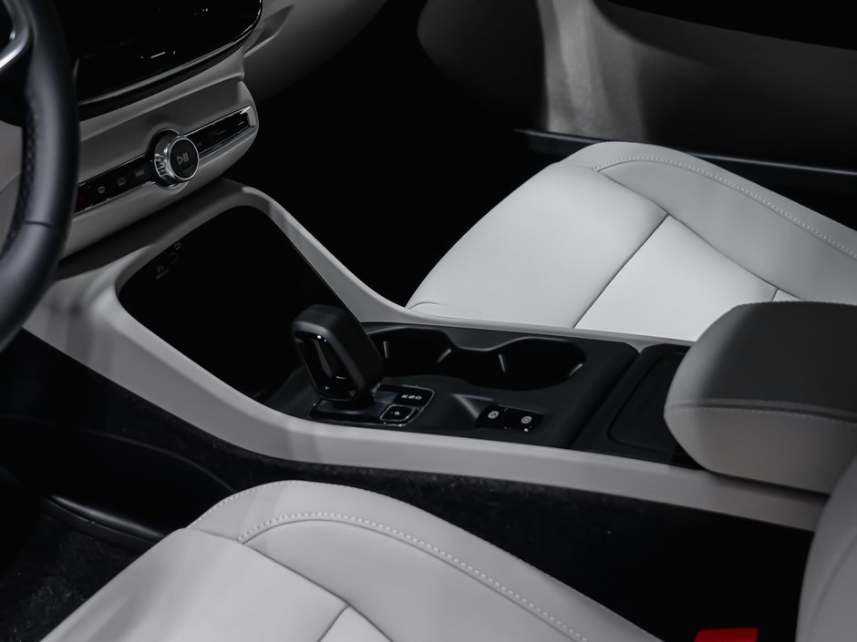 2026 Volvo XC40 Core (Dark Theme)-6