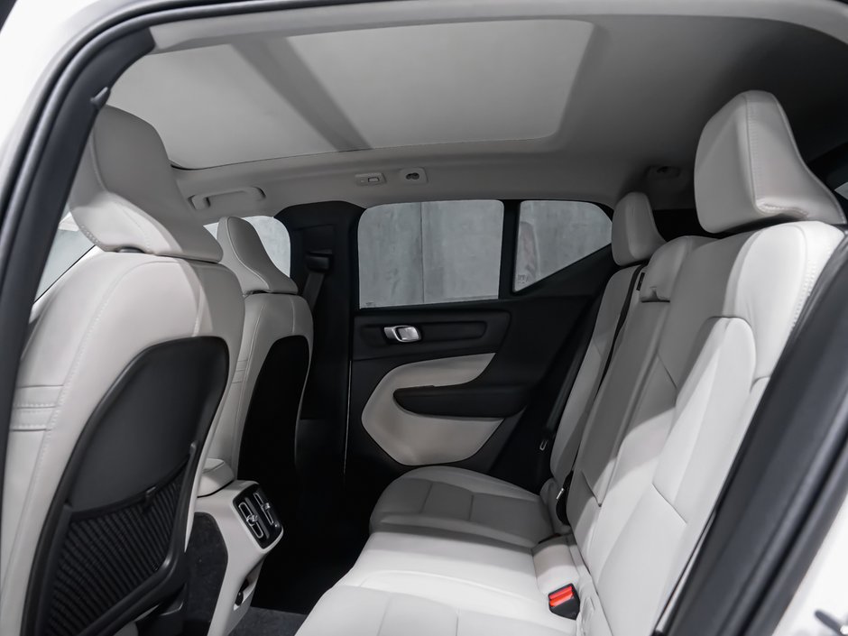 2026 Volvo XC40 Core (Dark Theme)-11