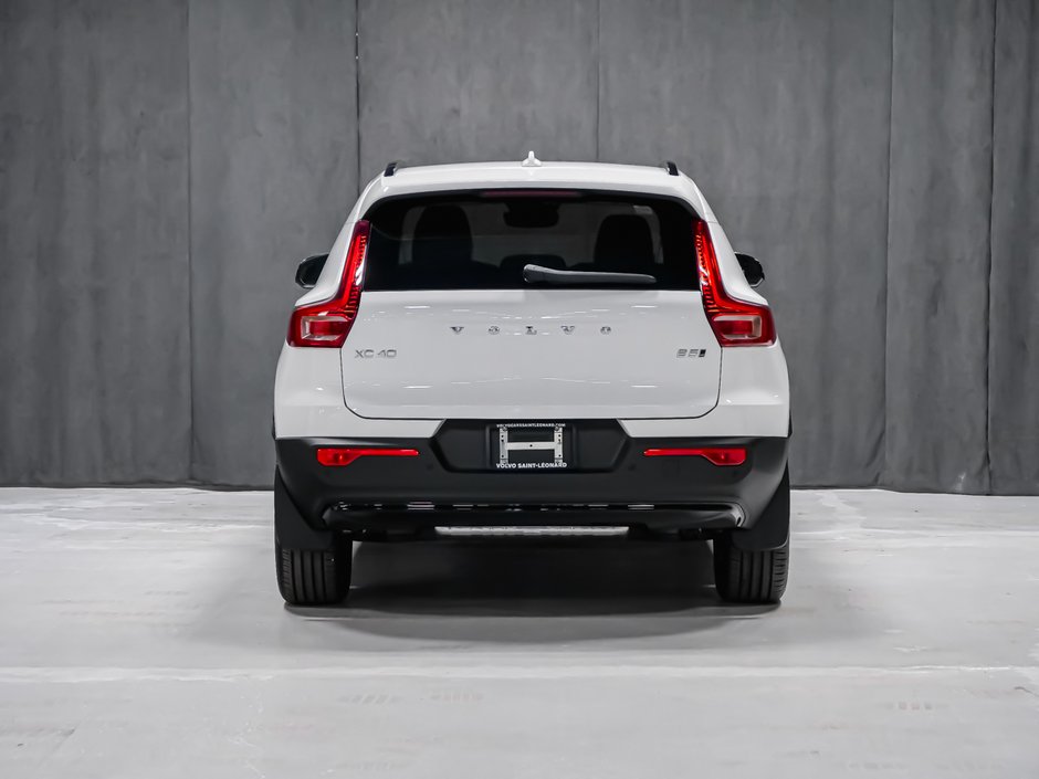 2026 Volvo XC40 Core (Dark Theme)-4