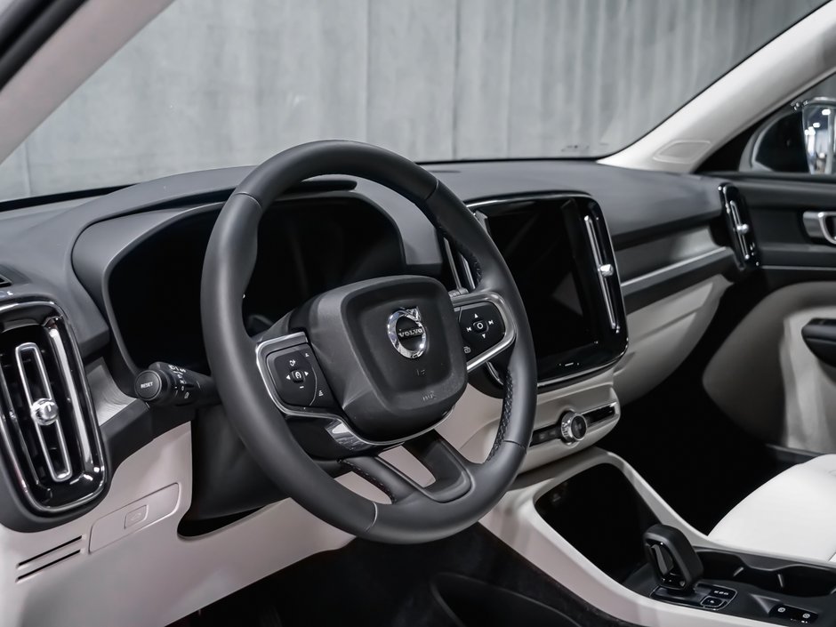 2026 Volvo XC40 Core (Dark Theme)-7