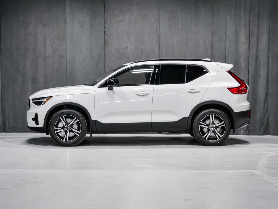 2026 Volvo XC40 Core (Dark Theme)-2