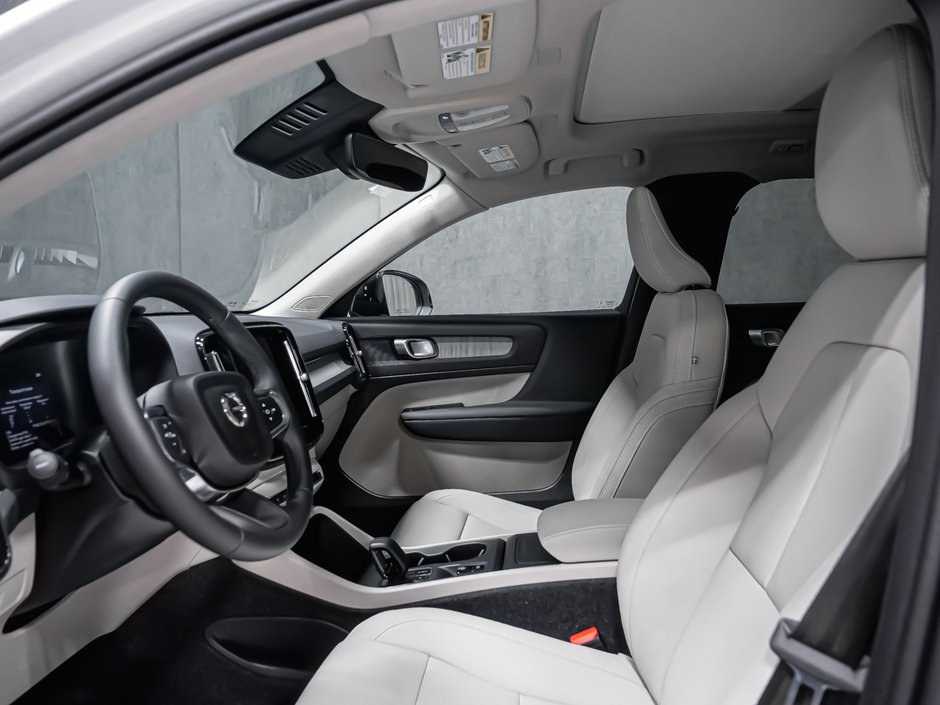 2026 Volvo XC40 Core (Dark Theme)-10