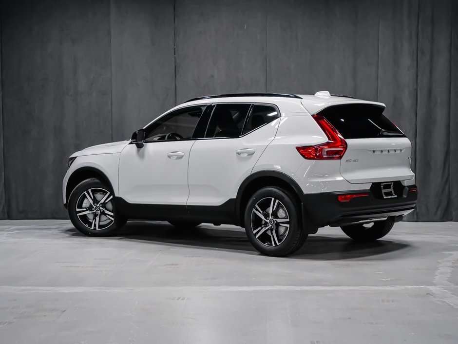 2026 Volvo XC40 Core (Dark Theme)-3