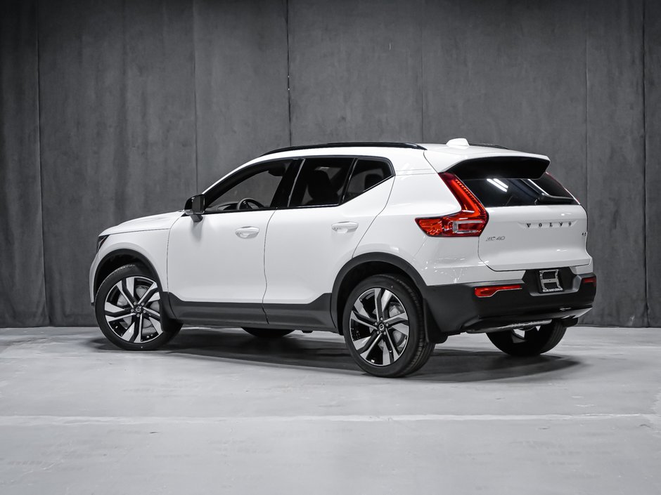 Volvo XC40 Plus (Dark Theme) 2026-3