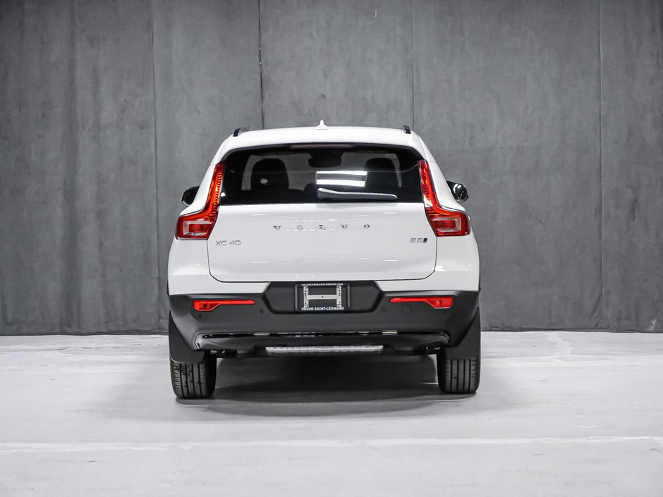 Volvo XC40 Plus (Dark Theme) 2026-4