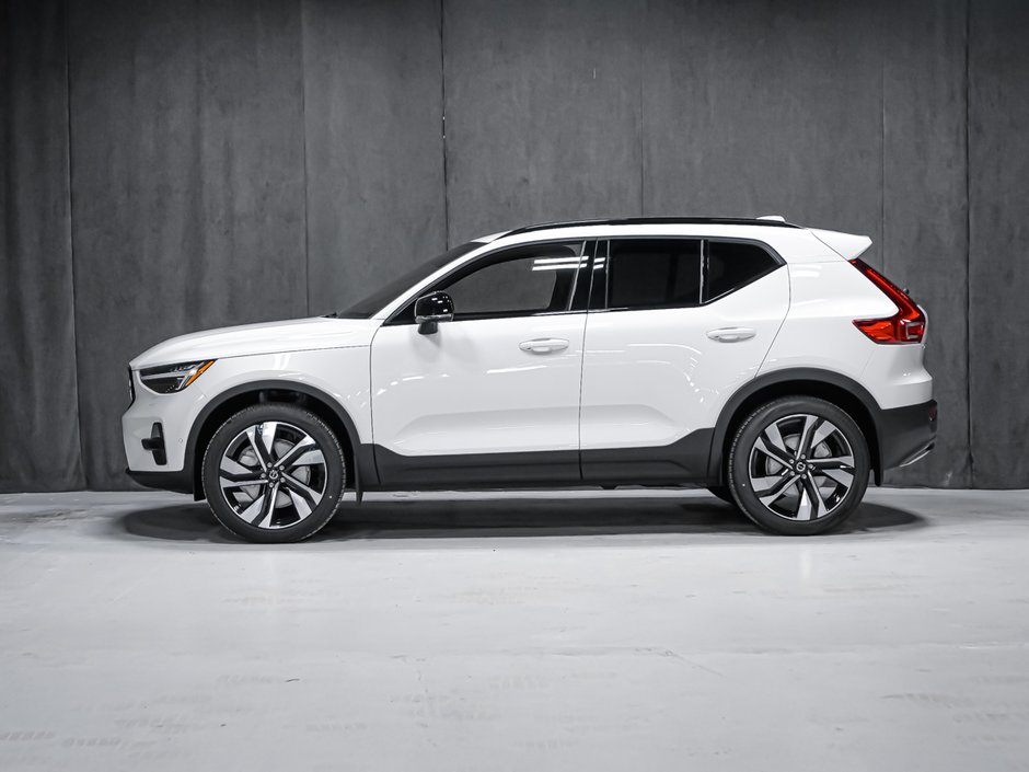 Volvo XC40 Plus (Dark Theme) 2026-2