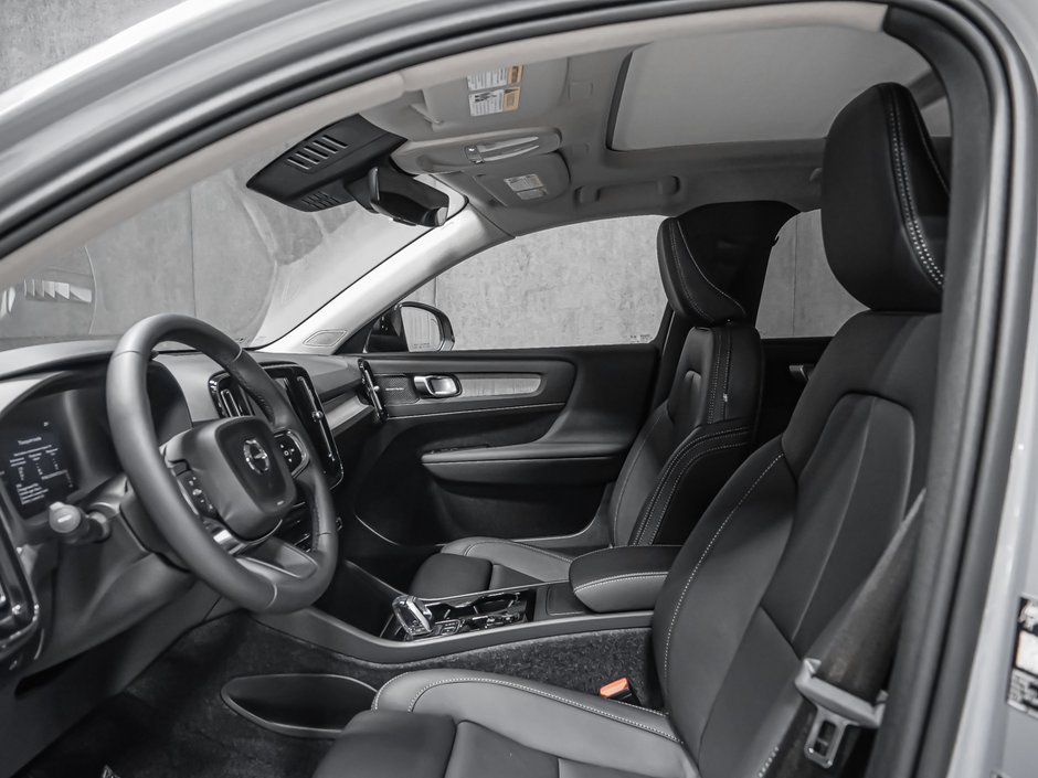 2026 Volvo XC40 Ultra (Dark Theme)-10