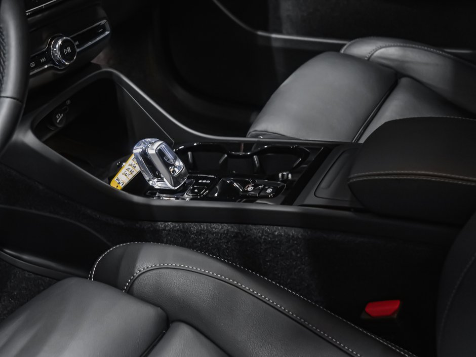 Volvo XC40 B5 ULTRA DARK HARMAN KARDON 2026-6