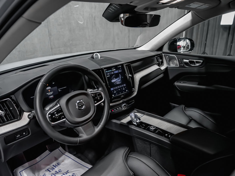 2025 Volvo XC60 Plug-in Hybrid ULTRA DARK THEME-7
