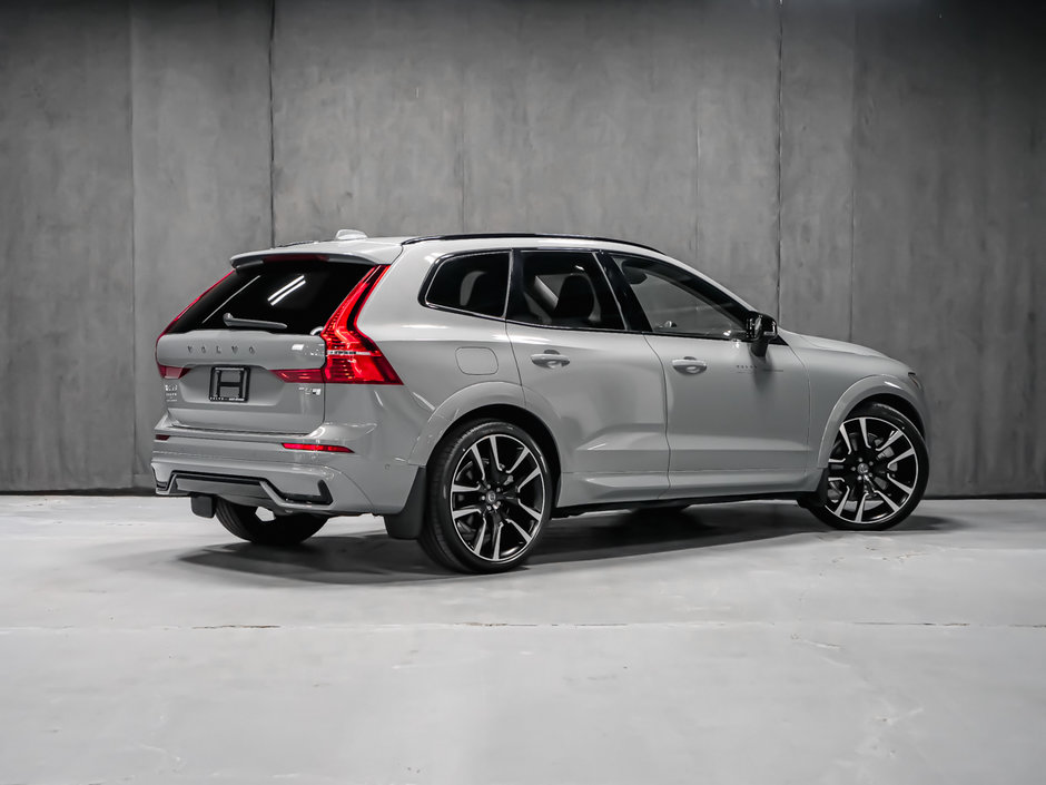 2025 Volvo XC60 Plug-in Hybrid ULTRA DARK THEME-2