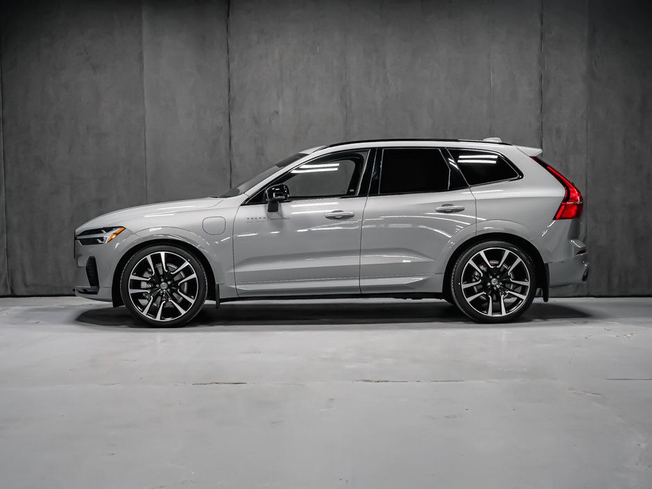 2025 Volvo XC60 Plug-in Hybrid ULTRA DARK THEME-4
