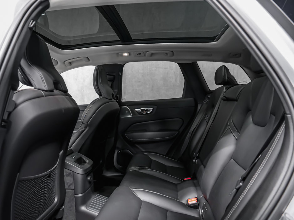 2025 Volvo XC60 Plug-in Hybrid ULTRA DARK THEME-14