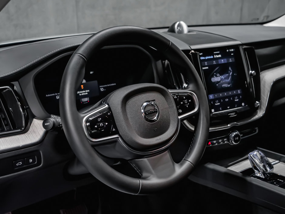 2025 Volvo XC60 Plug-in Hybrid ULTRA DARK THEME-9